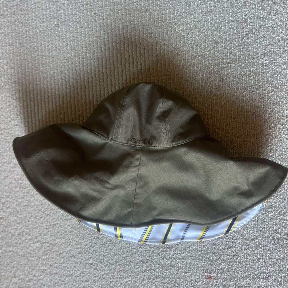 GANNI Hat in Brown and White
